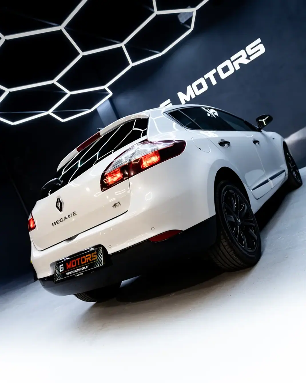Renault Mégane 2014 - 9500 EUR, 220000 km - AUTO.MOTO.pt - 220000km - foto 9 de 28