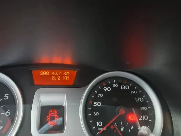 Renault Clio Break 2008 - 3999 EUR, 208437 km - AUTO.MOTO.pt - 208437km - foto 12 de 19