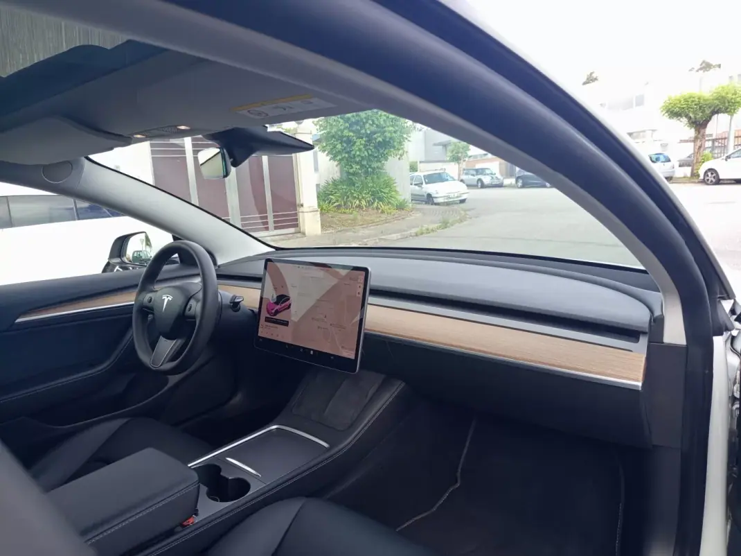 Tesla Model 3 2021 - 26990 EUR, 107700 km - AUTO.MOTO.pt - 107700km - foto 13 de 16