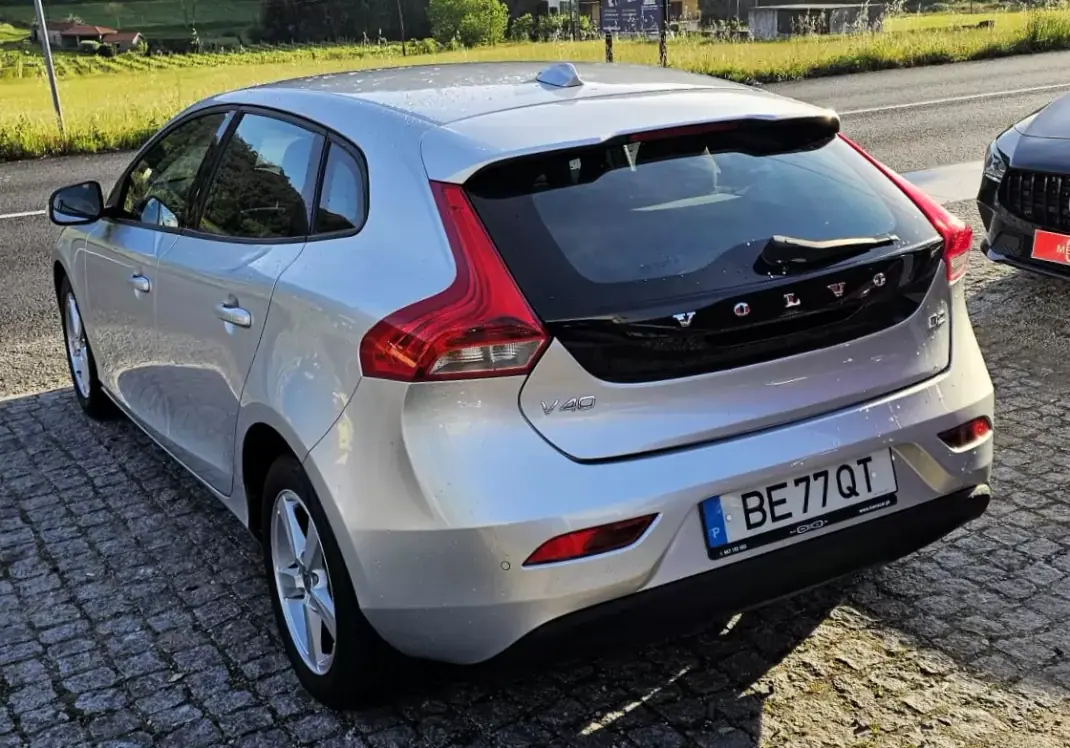 Volvo V40 2014 - 11500 EUR, 154200 km - AUTO.MOTO.pt - 154200km - foto 16 de 20