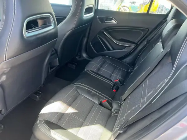 Mercedes-Benz GLA 200 2015 - 21750 EUR, 192000 km - AUTO.MOTO.pt - 192000km - foto 10 de 14