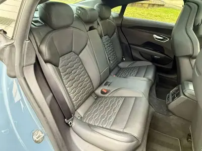 Audi e-tron GT 2022 - 57790 EUR, 82950 km - AUTO.MOTO.pt - 82950km - foto 17 de 55