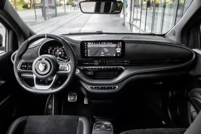 Abarth 500e 2024 - 29450 EUR, 11076 km - AUTO.MOTO.pt - 11076km - foto 36 de 43