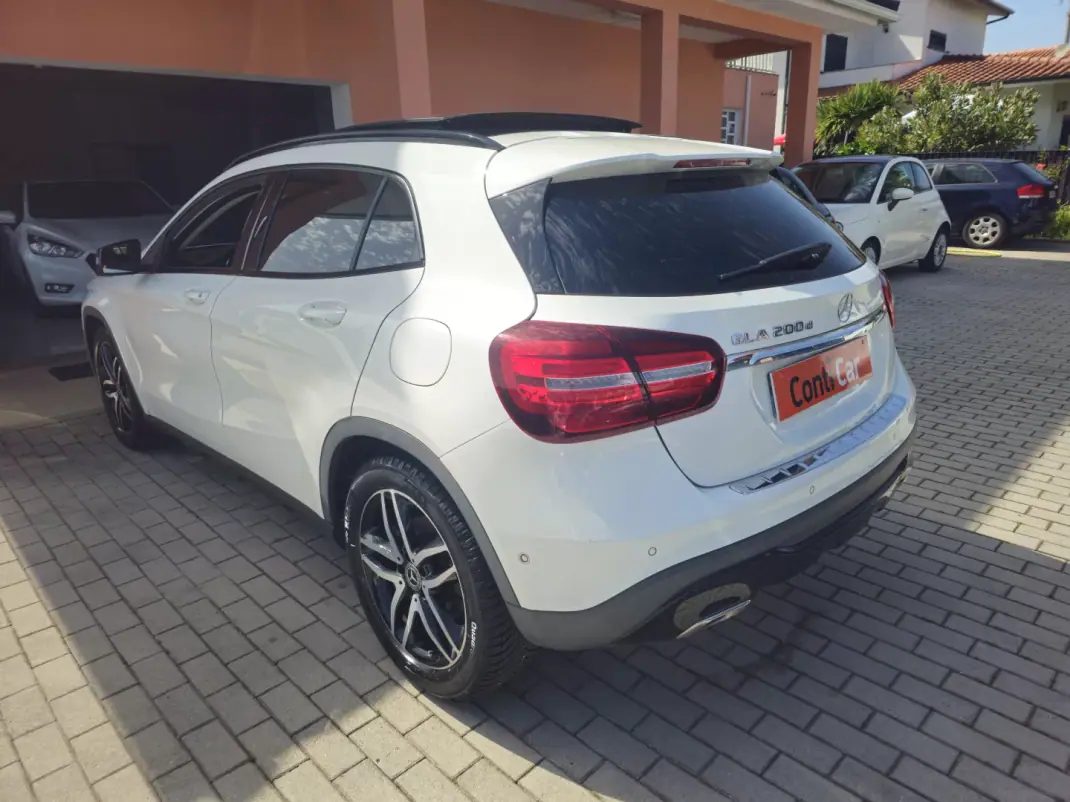Mercedes-Benz GLA 200 2018 - 26990 EUR, 102000 km - AUTO.MOTO.pt - 102000km - foto 6 de 15