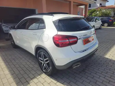 Mercedes-Benz GLA 200 2018 - 26990 EUR, 102000 km - AUTO.MOTO.pt - 102000km - foto 6 de 15