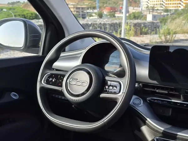 Fiat 500 3 + 1 2021 - 16550 EUR, 57176 km - AUTO.MOTO.pt - 57176km - foto 18 de 30