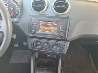 SEAT Ibiza 2017 - 10990 EUR, 93000 km - AUTO.MOTO.pt - 93000km - foto 14 de 17