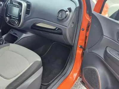 Renault Captur 2016 - 11450 EUR, 165268 km - AUTO.MOTO.pt - 165268km - foto 20 de 41