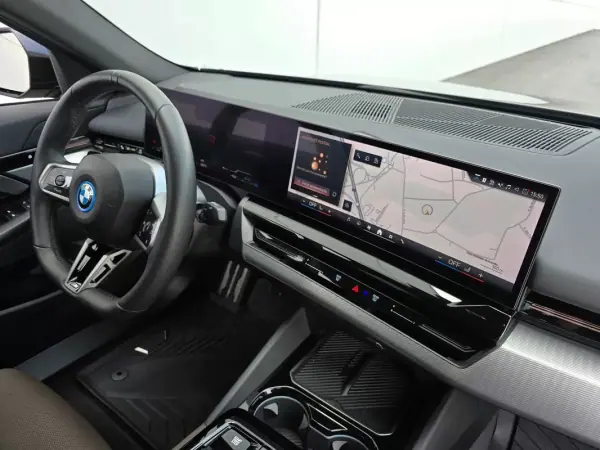 BMW 530e 2024 - 58500 EUR, 48800 km - AUTO.MOTO.pt - 48800km - foto 25 de 46