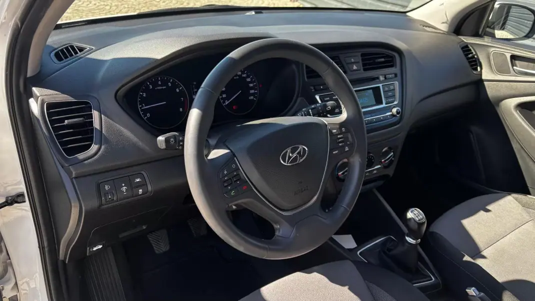 Hyundai i20 2017 - 11390 EUR, 78000 km - AUTO.MOTO.pt - 78000km - foto 11 de 20