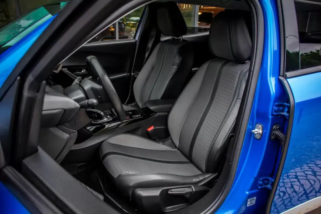 Peugeot e-2008 2021 - 20850 EUR, 60050 km - AUTO.MOTO.pt - 60050km - foto 28 de 44