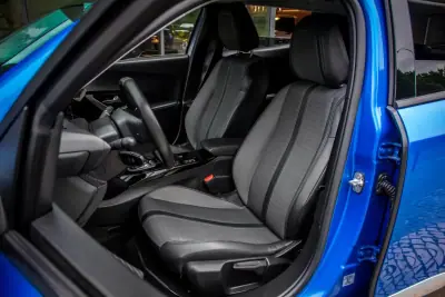 Peugeot e-2008 2021 - 20850 EUR, 60050 km - AUTO.MOTO.pt - 60050km - foto 28 de 44