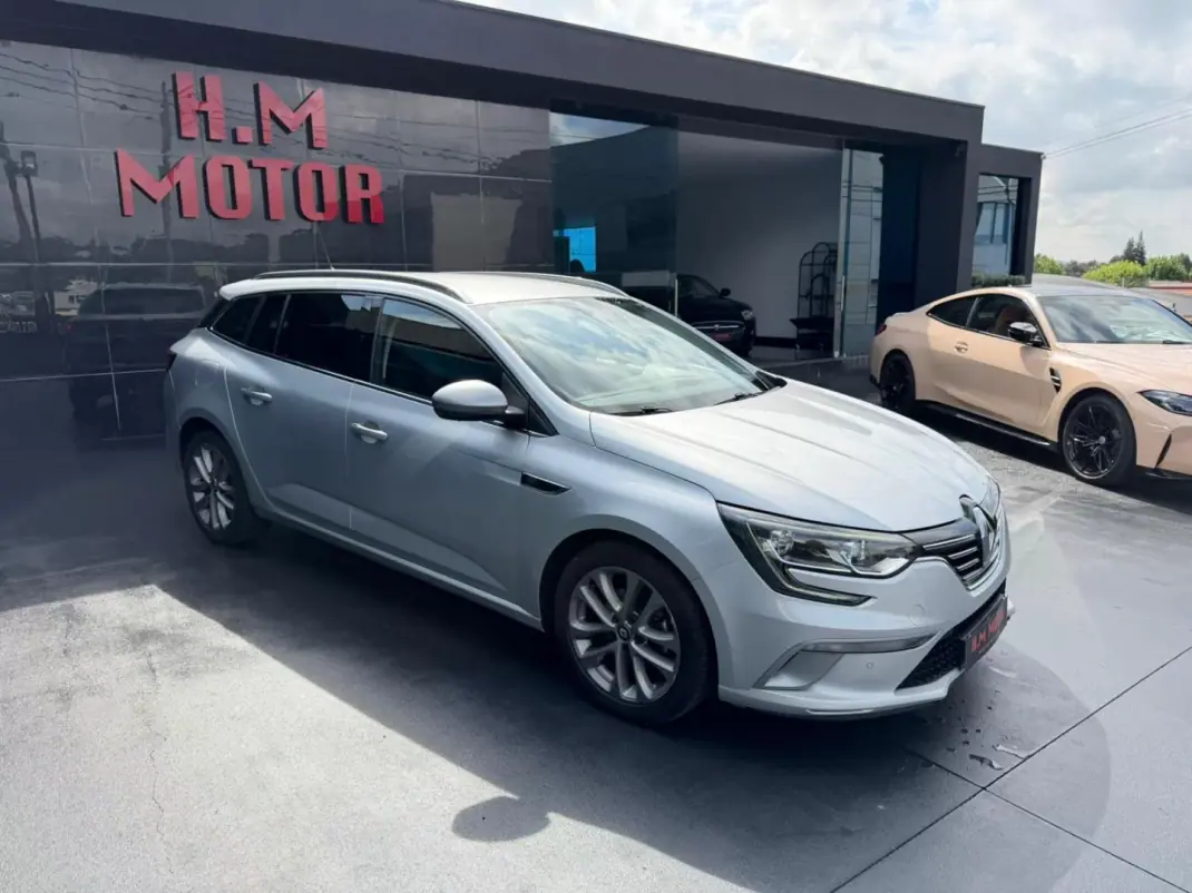 Renault Mégane Sport Tourer 2017 - 13300 EUR, 162000 km - AUTO.MOTO.pt - 162000km - foto 2 de 11