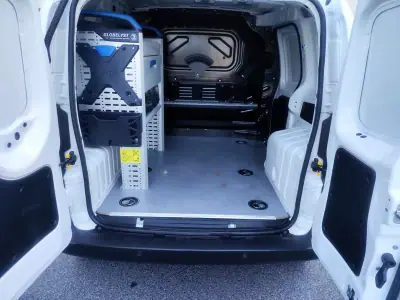 Fiat FIORINO 1.3 MULTIJET 2019 - 9480 EUR, 157000 km - AUTO.MOTO.pt - 157000km - foto 12 de 24