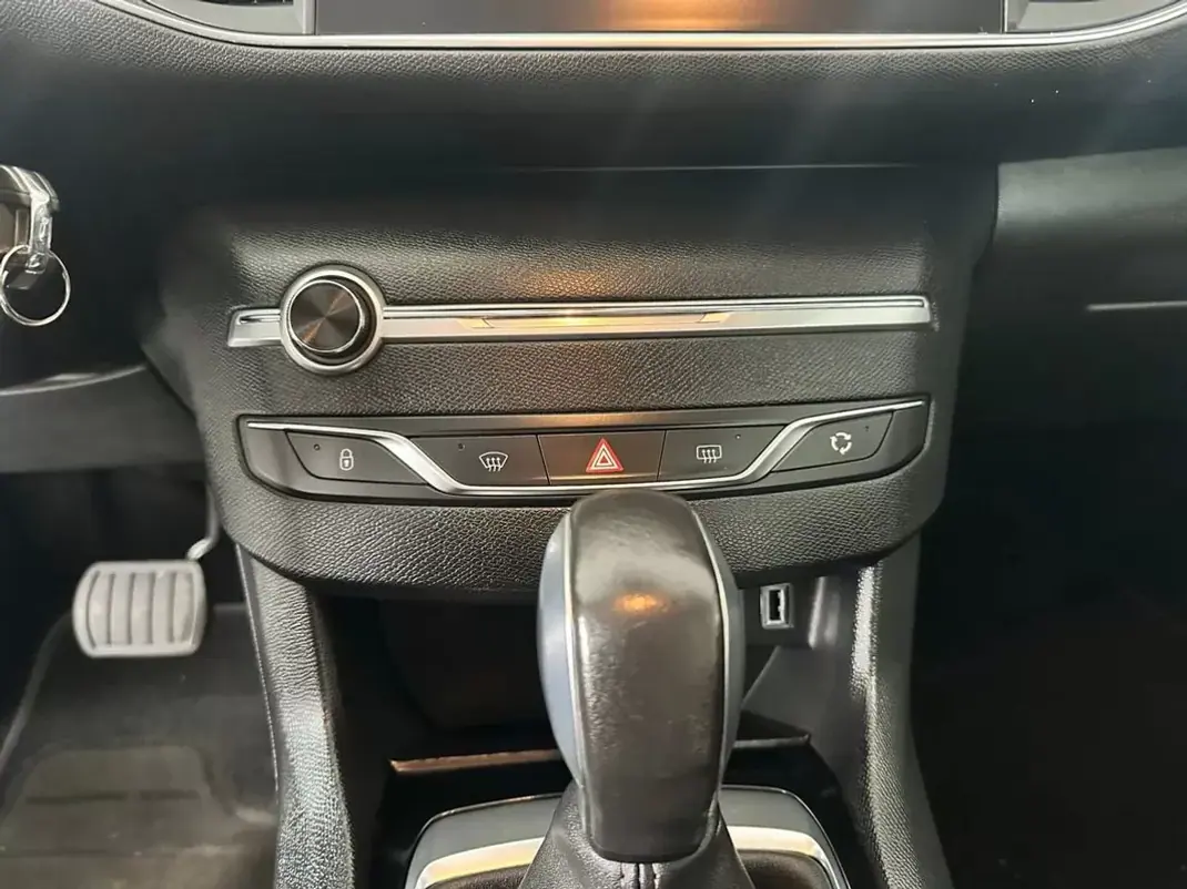 Peugeot 308 SW 2018 - 12990 EUR, 153000 km - 153000km - foto 19 de 29