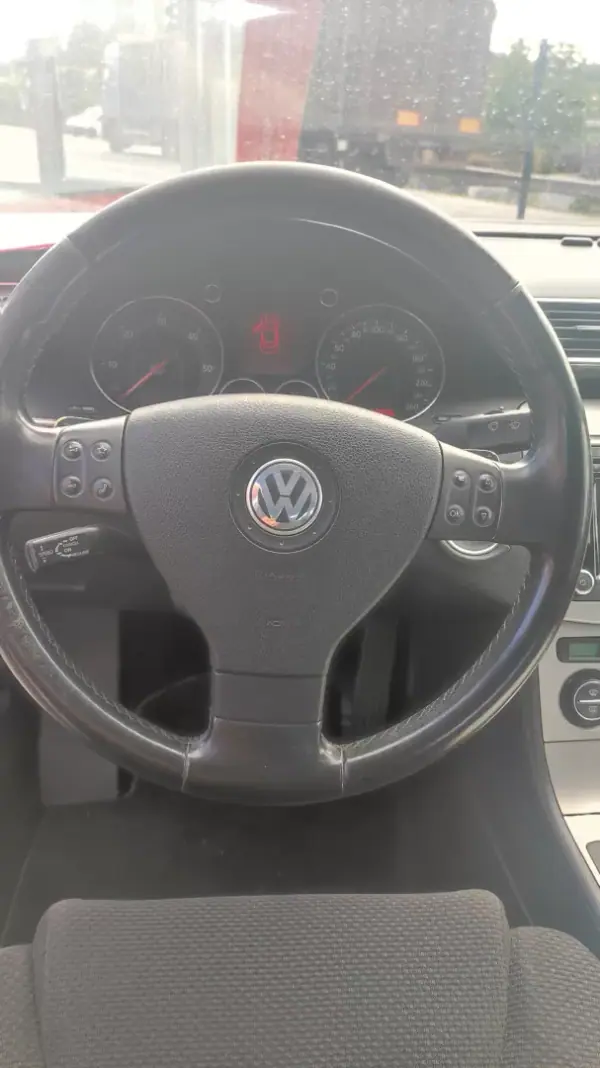 Volkswagen Passat 2006 - 5387 EUR, 457987 km - AUTO.MOTO.pt - 457987km - foto 6 de 11