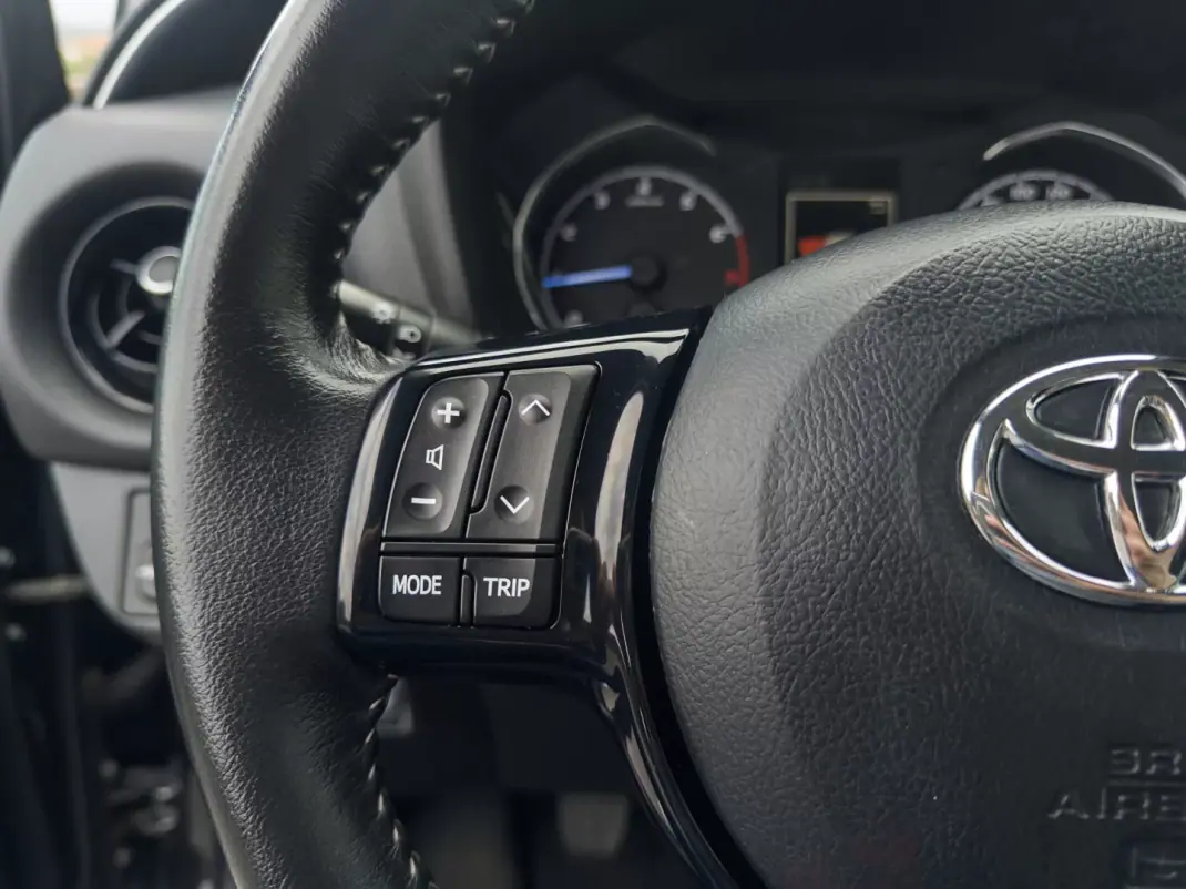 Toyota Yaris 2017 - 11990 EUR, 103000 km - AUTO.MOTO.pt - 103000km - foto 16 de 39