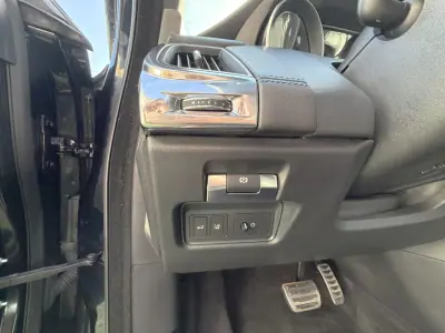 Jaguar E-Pace 2018 - 31500 EUR, 128416 km - AUTO.MOTO.pt - 128416km - foto 8 de 18