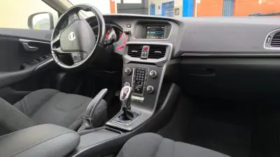 Volvo V40 2013 - 10900 EUR, 190000 km - AUTO.MOTO.pt - 190000km - foto 8 de 22
