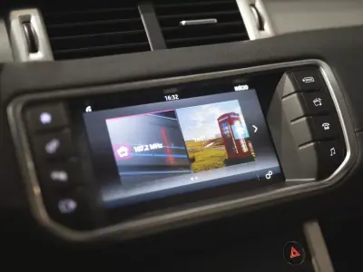 Land Rover Range Rover Evoque 2015 - 19990 EUR, 145000 km - AUTO.MOTO.pt - 145000km - foto 18 de 22