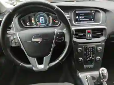 Volvo V40 Cross Country 2014 - 9900 EUR, 235000 km - AUTO.MOTO.pt - 235000km - foto 14 de 15