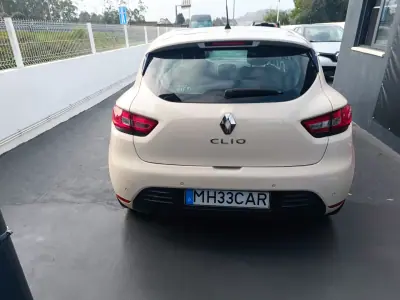 Renault Clio 2017 - 10900 EUR, 135702 km - AUTO.MOTO.pt - 135702km - foto 7 de 22