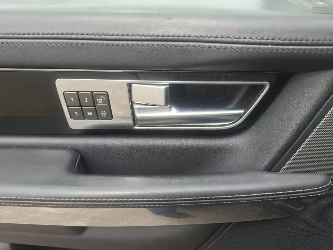 Land Rover Range Rover Sport 2012 - 23500 EUR, 114000 km - 114000km - foto 9 de 19