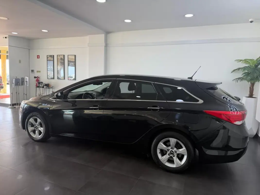 Hyundai i40 SW 2012 - 11000 EUR, 230000 km - AUTO.MOTO.pt - 230000km - foto 4 de 15