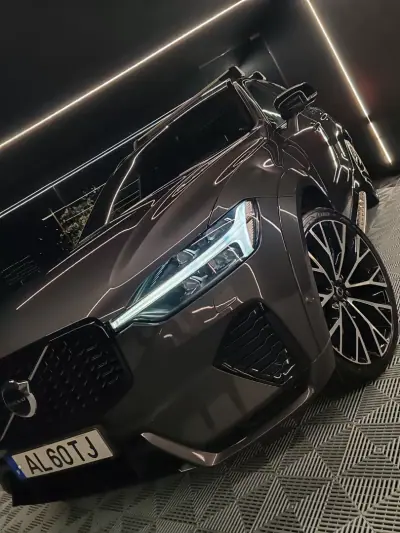 Volvo XC 60 2022 - 41000 EUR, 109000 km - AUTO.MOTO.pt - 109000km - foto 9 de 27