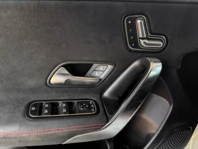 Mercedes-Benz A 180 2018 - 23500 EUR, 102000 km - AUTO.MOTO.pt - 102000km - foto 14 de 19