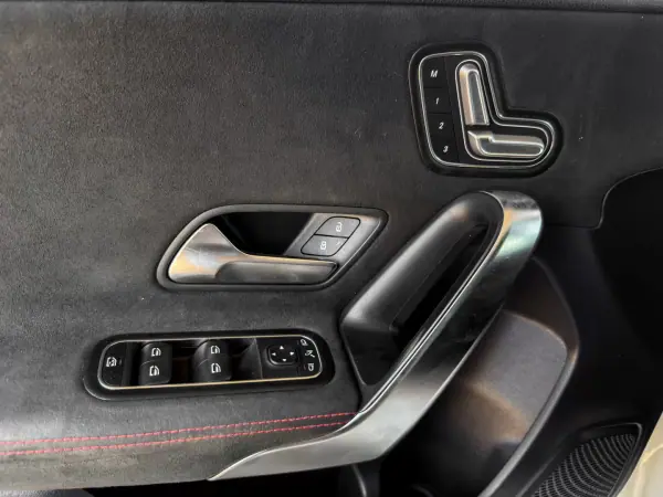 Mercedes-Benz A 180 2018 - 23500 EUR, 102000 km - AUTO.MOTO.pt - 102000km - foto 14 de 19