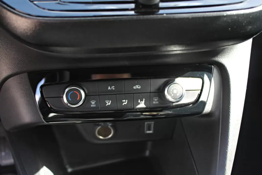 Opel Corsa 2025 - 18350 EUR, 18767 km - AUTO.MOTO.pt - 18767km - foto 26 de 28