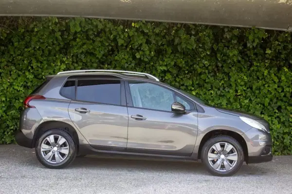 Peugeot 2008 2016 - 10500 EUR, 156000 km - AUTO.MOTO.pt - 156000km - foto 15 de 18