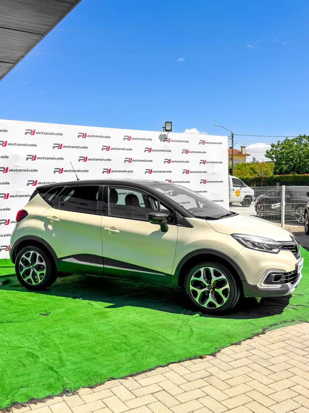 Renault Captur 2019 - 12750 EUR, 68000 km - 68000km - foto 8 de 26