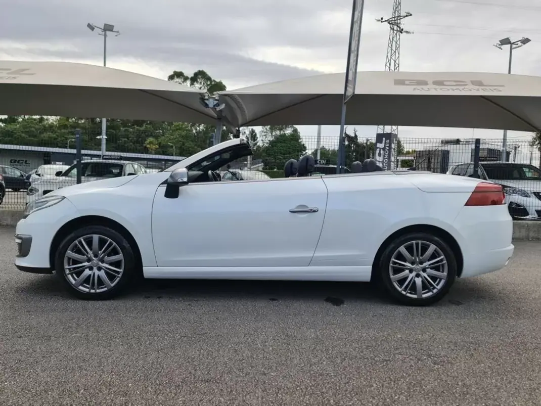 Renault Mégane Cabrio 2015 - 14990 EUR, 195000 km - AUTO.MOTO.pt - 195000km - foto 20 de 43