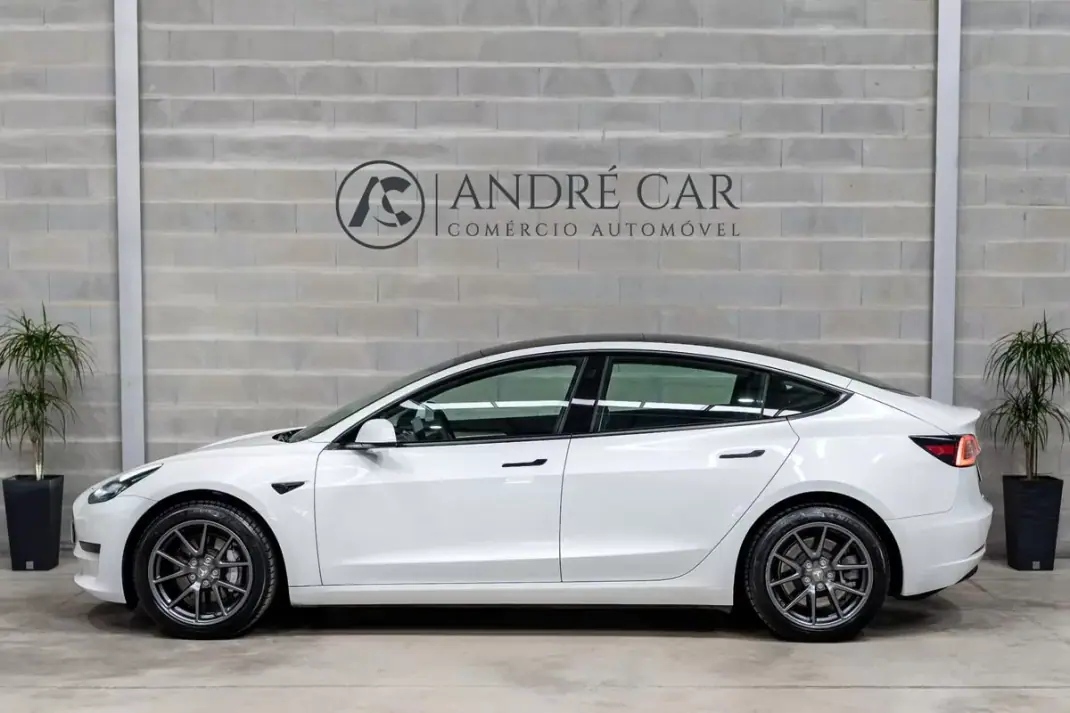 Tesla Model 3 2021 - 25950 EUR, 64509 km - AUTO.MOTO.pt - 64509km - foto 4 de 50