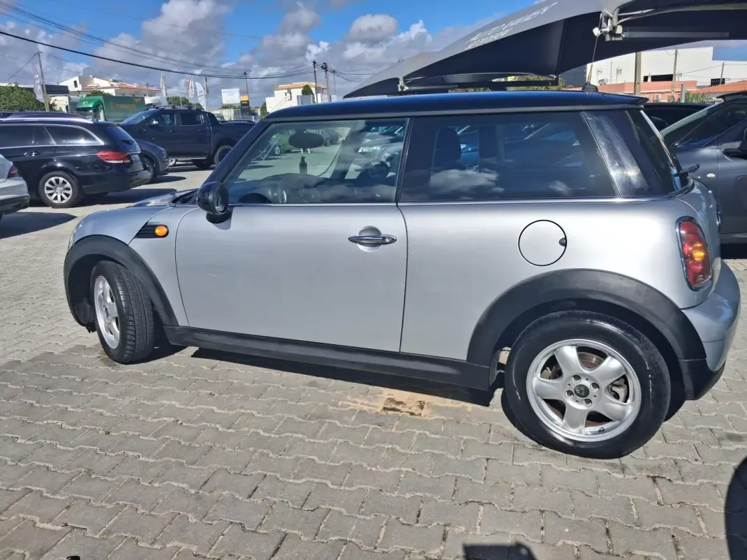 MINI Cooper 2008 - 5900 EUR, 190000 km - AUTO.MOTO.pt - 190000km - foto 5 de 8