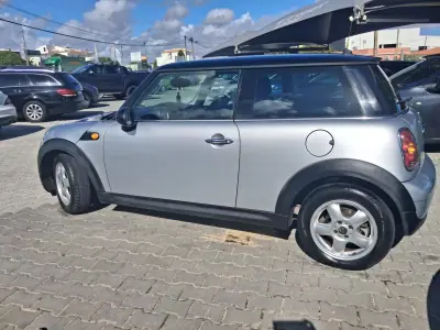MINI Cooper 2008 - 5900 EUR, 190000 km - AUTO.MOTO.pt - 190000km - foto 5 de 8