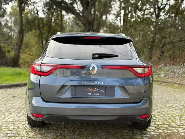 Renault Mégane 2019 - 15990 EUR, 167000 km - AUTO.MOTO.pt - 167000km - foto 3 de 21