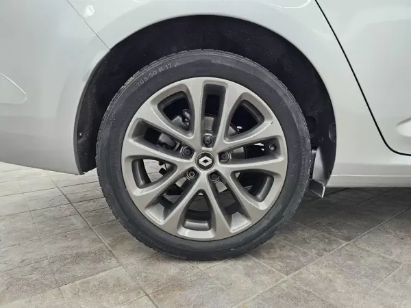 Renault Mégane Sport Tourer 2019 - 11950 EUR, 286730 km - AUTO.MOTO.pt - 286730km - foto 13 de 52