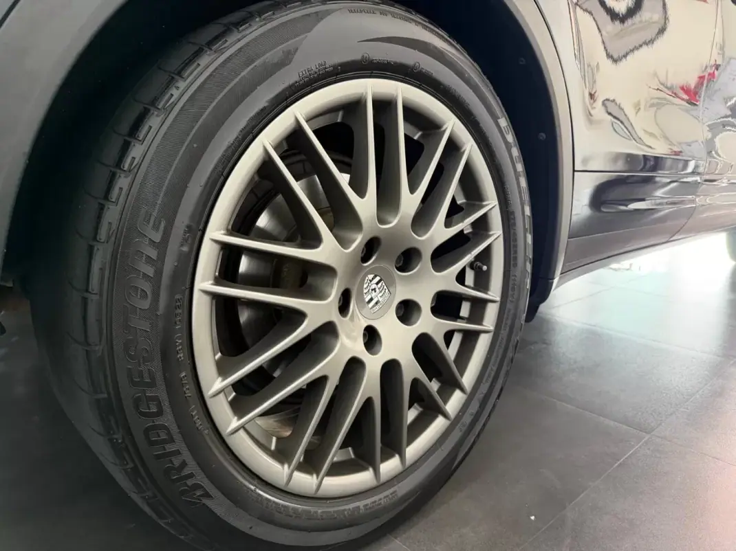 Porsche Cayenne 2016 - 34000 EUR, 280000 km - AUTO.MOTO.pt - 280000km - foto 7 de 23