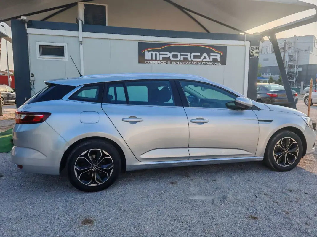 Renault Mégane Sport Tourer 2020 - 13750 EUR, 134000 km - 134000km - foto 2 de 21