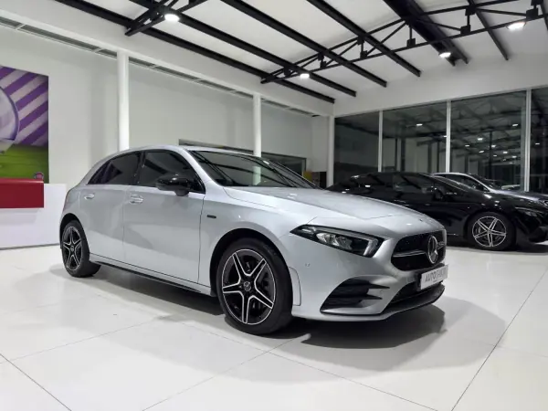 Mercedes-Benz A 250e 2021 - 29950 EUR, 65990 km - AUTO.MOTO.pt - 65990km - foto 5 de 11