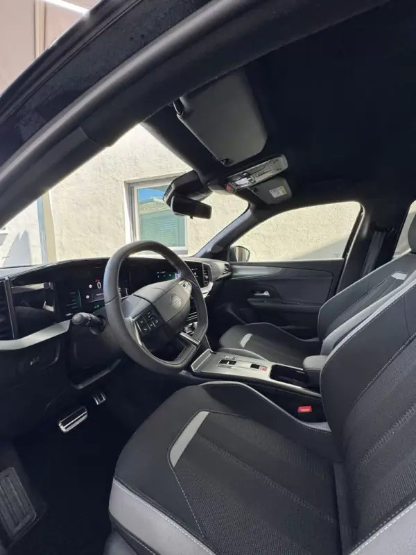 Opel Mokka-e 2025 - 25000 EUR, 11000 km - AUTO.MOTO.pt - 11000km - foto 14 de 25