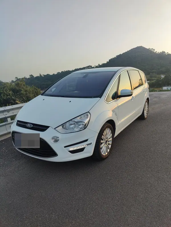 Ford S-Max 2013 — photo 2 of 6