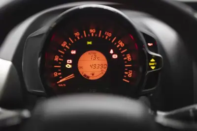 Peugeot 108 2017 - 9500 EUR, 49390 km - AUTO.MOTO.pt - 49390km - foto 29 de 45