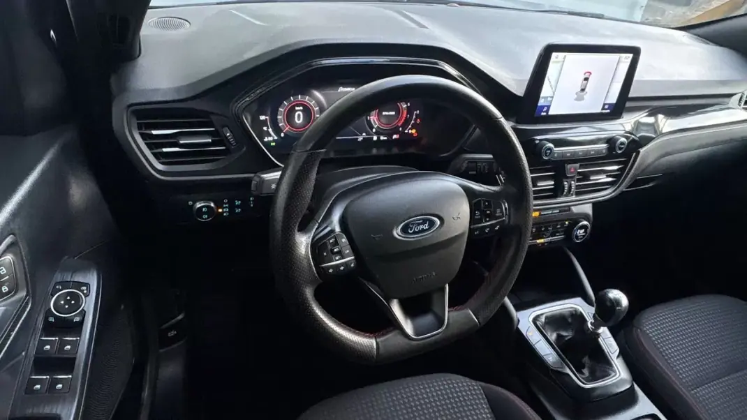 Ford Kuga 2022 - 15400 EUR, 108000 km - AUTO.MOTO.pt - 108000km - foto 9 de 12