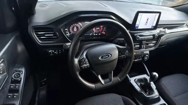 Ford Kuga 2022 - 15400 EUR, 108000 km - AUTO.MOTO.pt - 108000km - foto 9 de 12