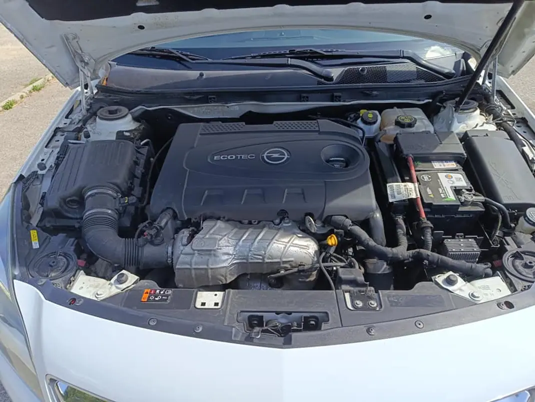 Opel Insignia Sports Tourer 2014 - 7500 EUR, 289000 km - AUTO.MOTO.pt - 289000km - foto 12 de 15