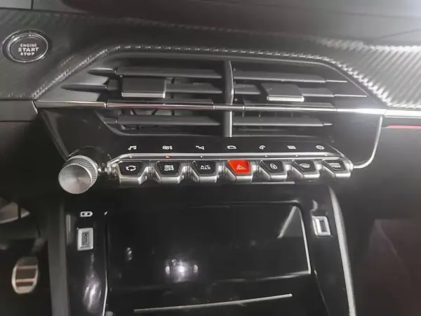 Peugeot 208 2020 - 13750 EUR, 61000 km - AUTO.MOTO.pt - 61000km - foto 32 de 36